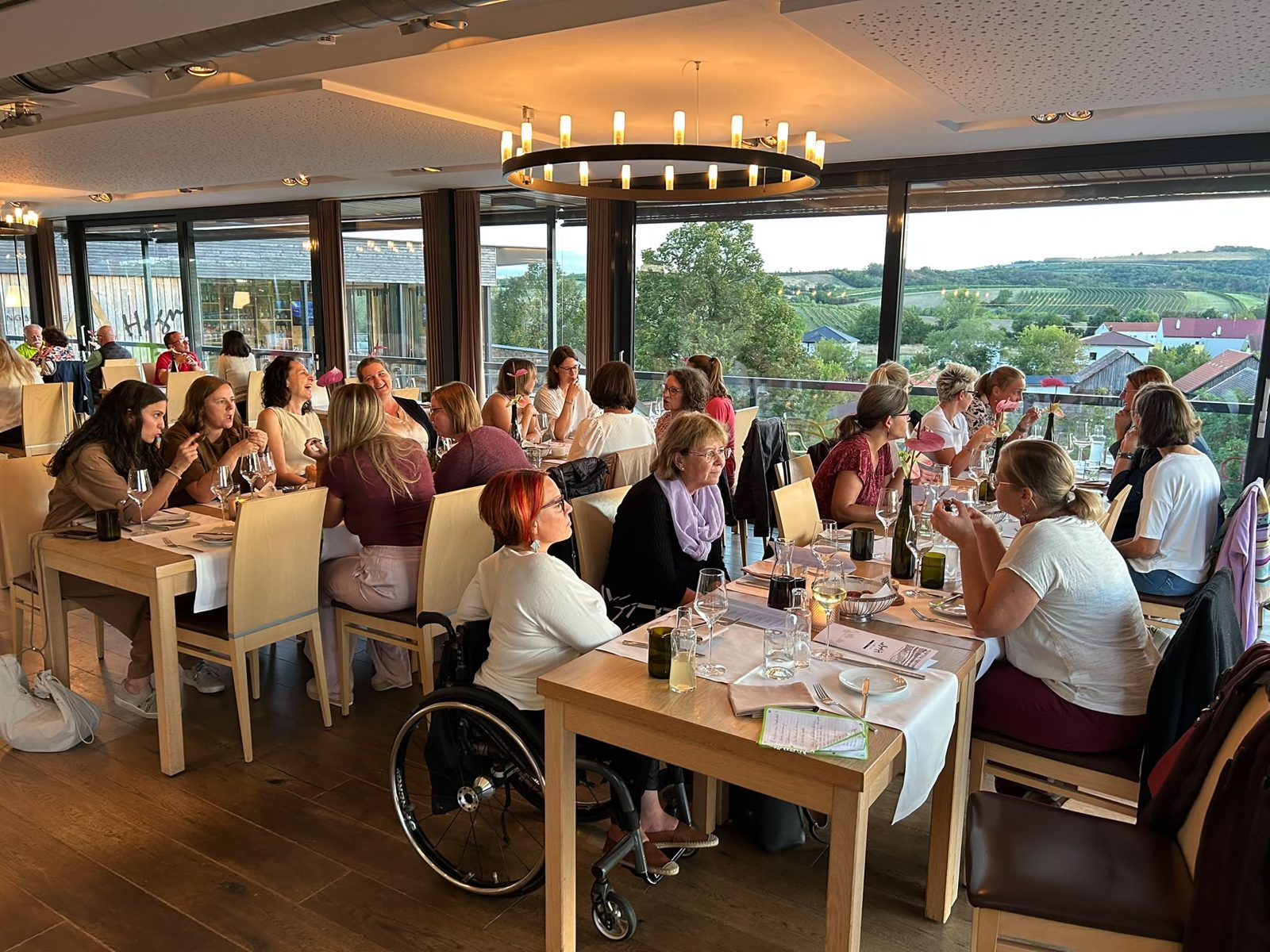 Austausch beim Women Connect Abend